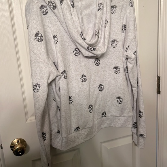 Ocean Drive SKULL super soft hoodie. Like new! Medium. - Picture 6 of 6